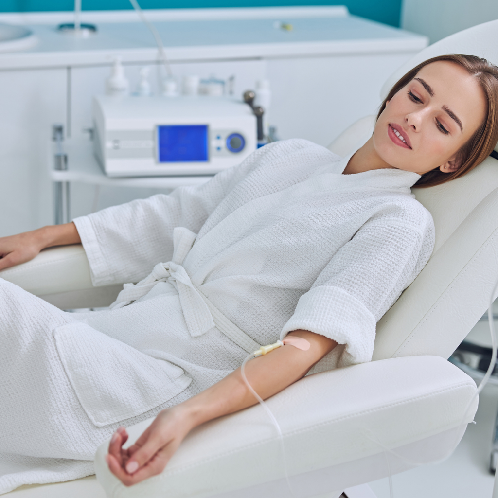 IV DRIP: AUFBAUENDE IV ZU HAUSE (7:00-12:00, FORMULA A (MITAMINS+OLIGOEL.+ELECTROL.), Feriale, Una seduta, Nessuna)